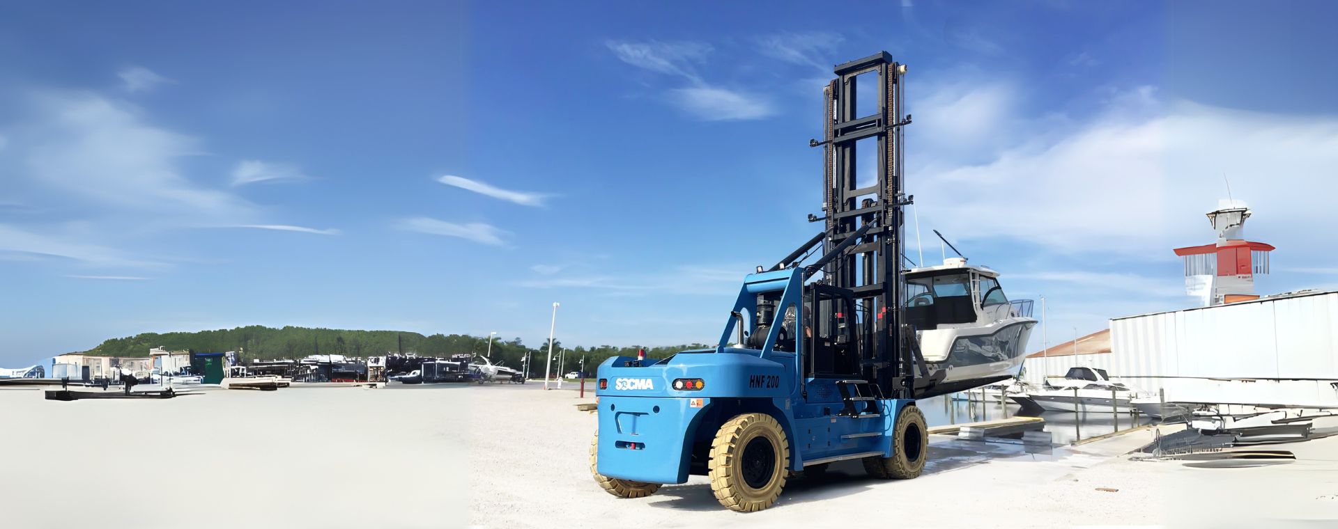 Soluciones Premium de Manipulación de Embarcaciones con Montacargas Marinos SOCMA